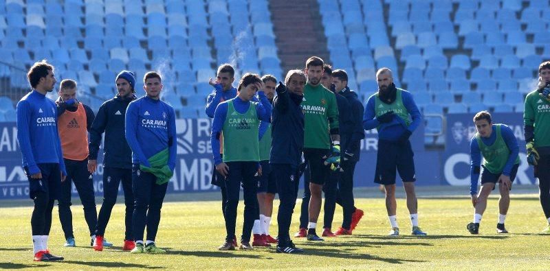 Entrenamiento a puerta abierta del Real Zaragoza en La Romareda