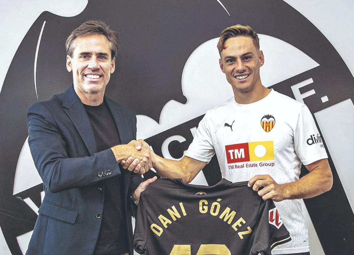 Miguel Ángel Corona en la presentación de Dani Gómez