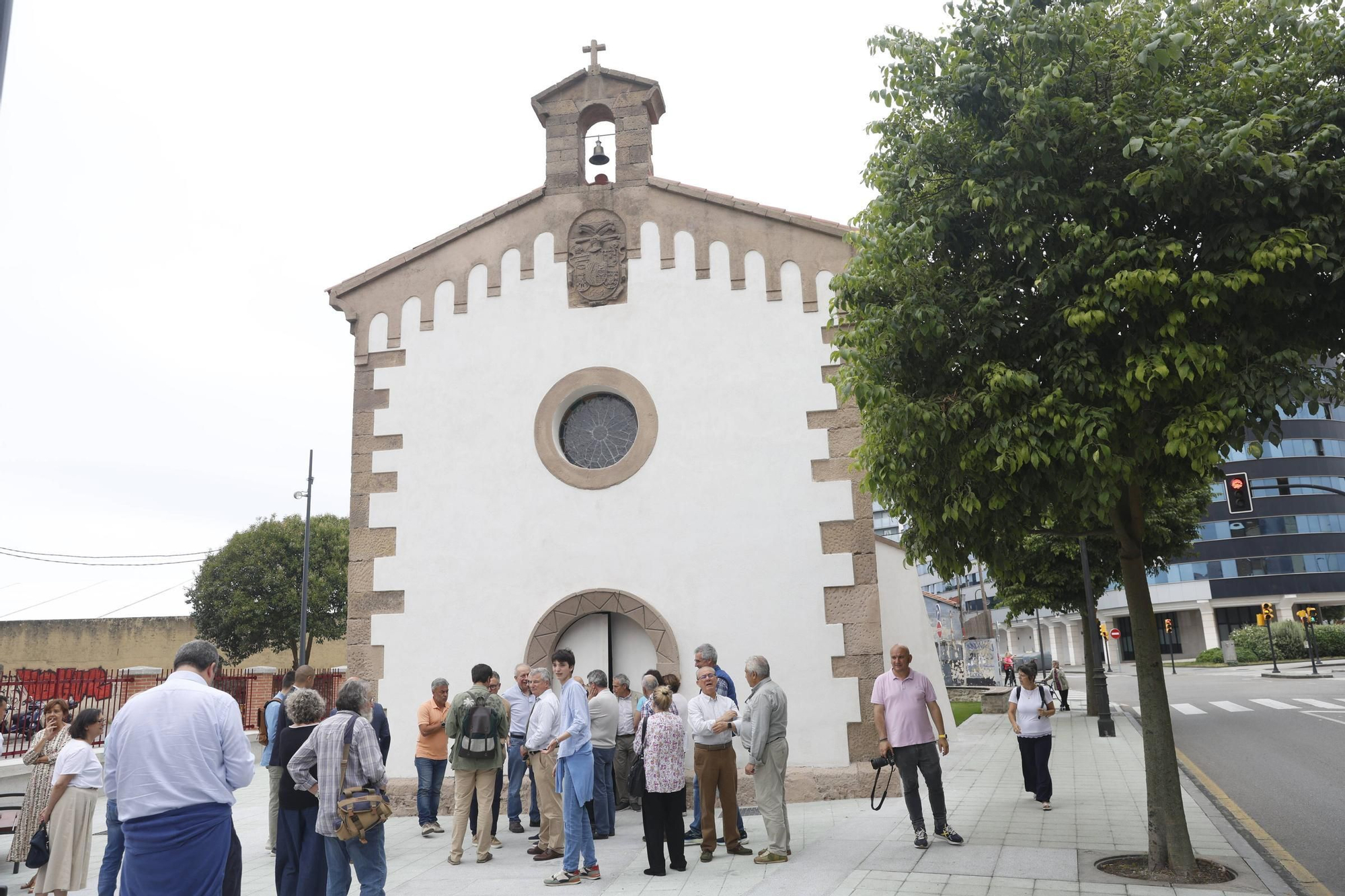 Gijón abre la puerta a Naval Azul desde esta nueva plaza en el corazón de El Natahoyo (en imágenes)