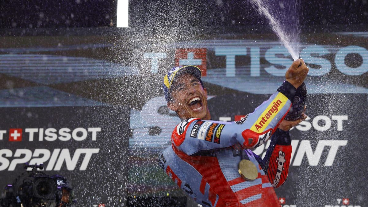 En imágenes | Marc Márquez recupera la sonrisa en Motorland