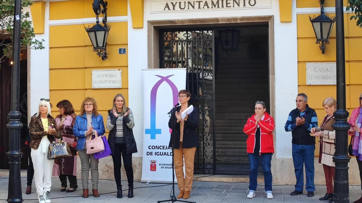 La alcaldesa de Segorbe ha leído el manifiesto contra la violencia de género.