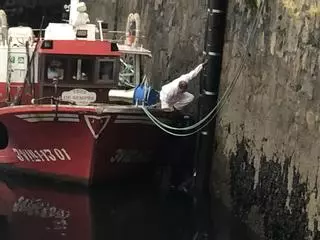 ¿Qué se sabe del cadáver encadenado en el puerto de Ribeira? La Policía investiga si Amador Mos Orellán fue asesinado o se suicidó