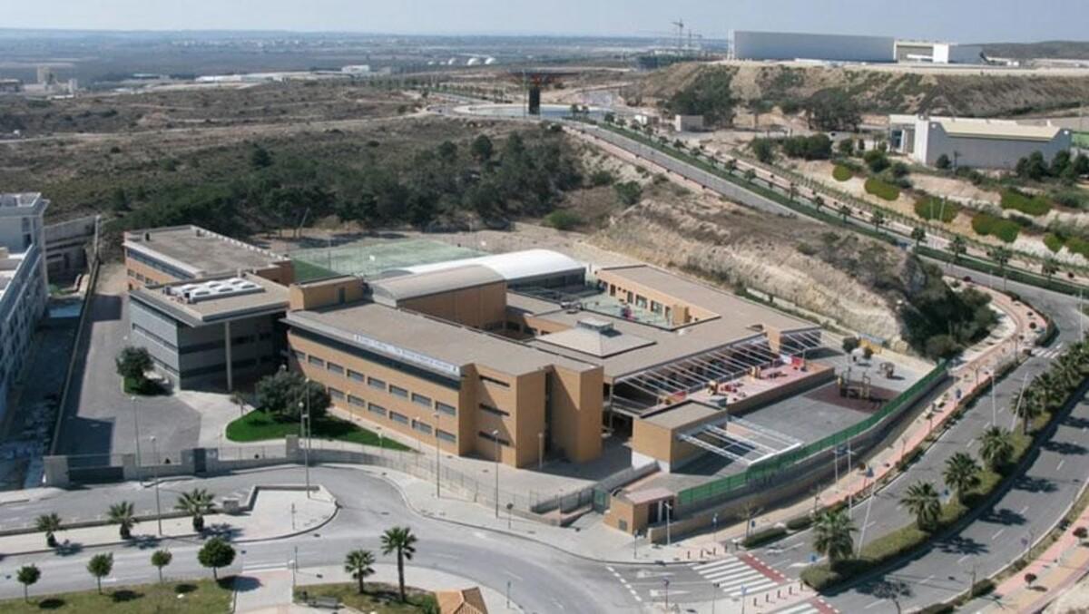 King’s College Alicante.