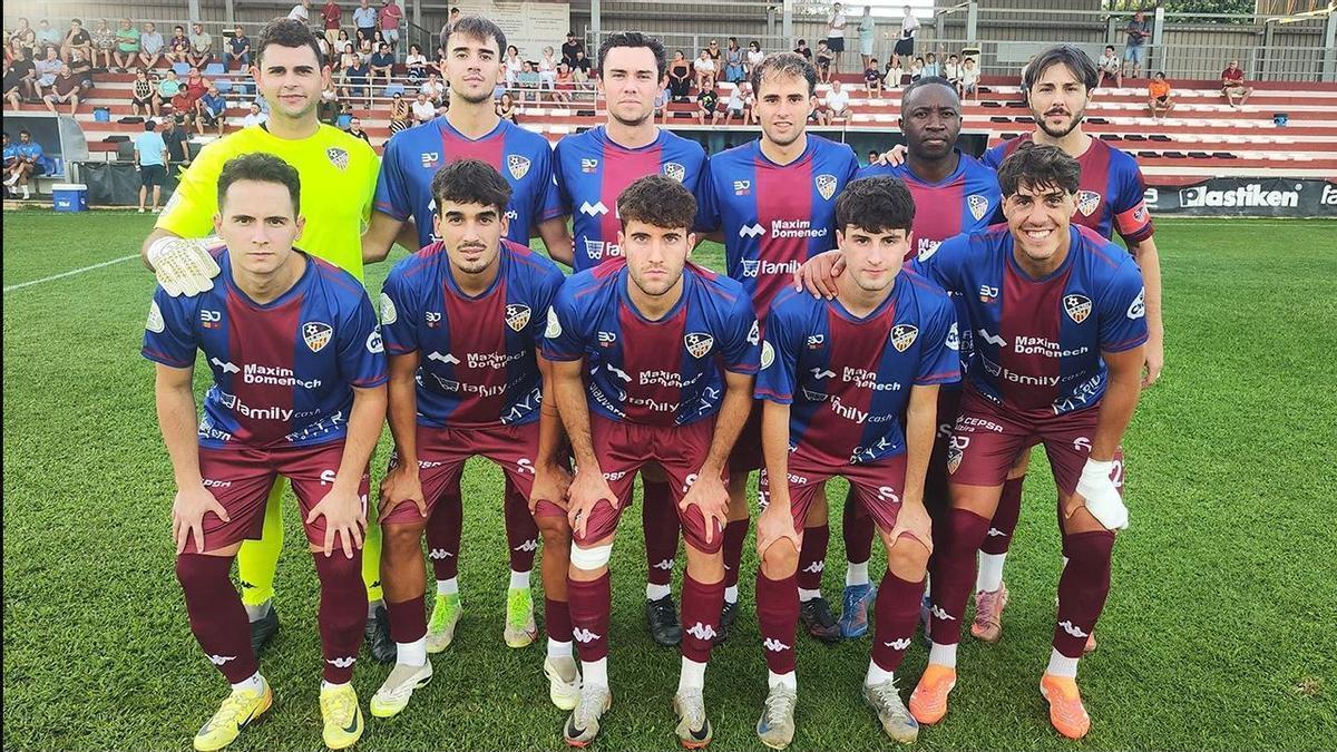 Equipo titular que Javi Pons alineó en Carcaixent, en el último partido de la pretemporada.