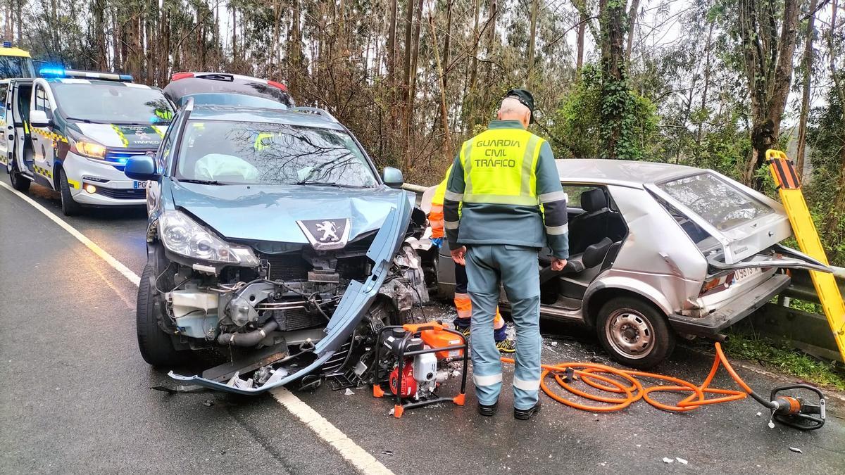 Herido grave un conductor en un choque frontal en Quintes