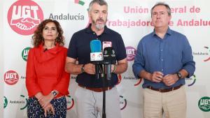 Montero y Espadas en un acto en Sevilla junto al líder de UGT en Andalucía, Oskar Martín, que ha recibido el programa electoral del PSOE.