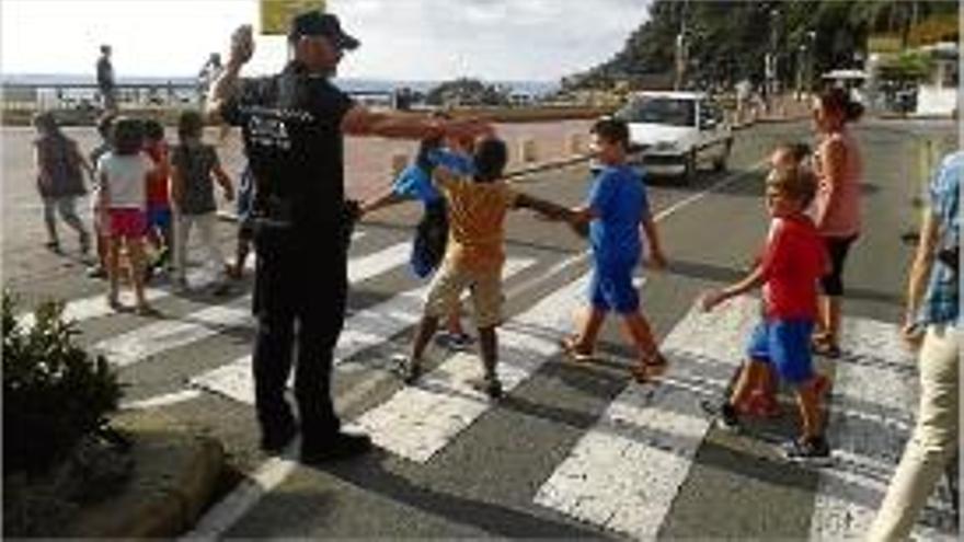 Una de les activitats de la policia de Lloret amb les escoles del municipi.