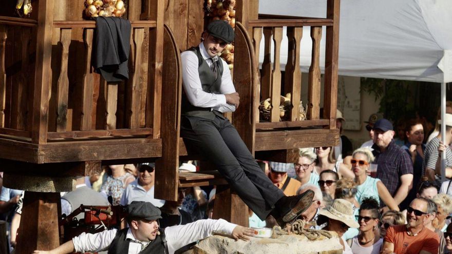 Las peñas de Valdesoto se rebelan tras las sanciones a varias carrozas