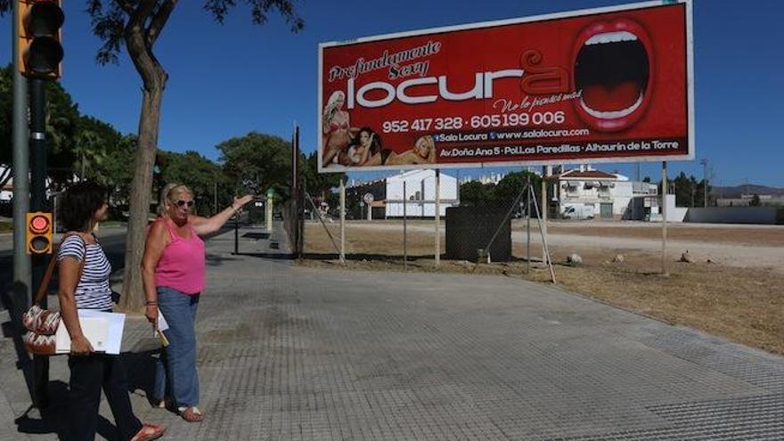 Polémica en campanillas por publicidad de salas eróticas.