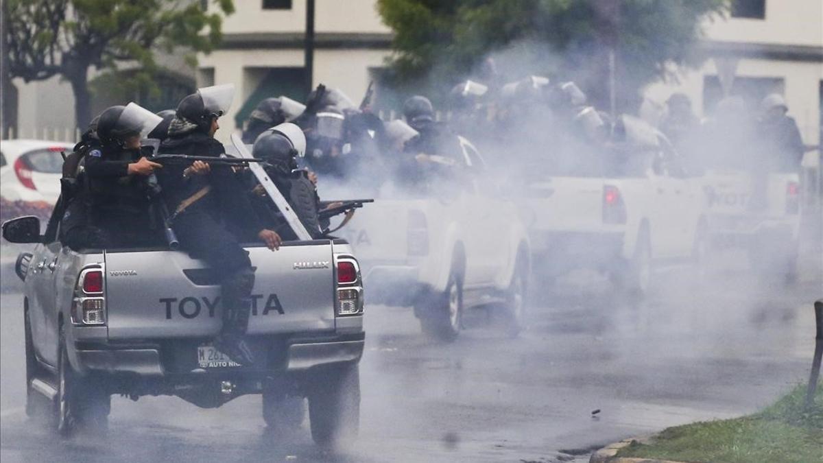 Policías y parmilitares en Nicaragua