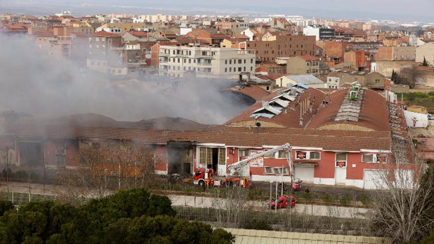 Arde una fábrica de galletas en Zaragoza