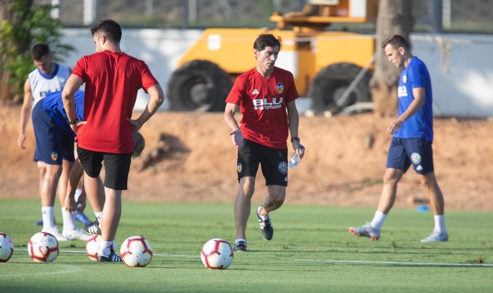 Afición en el entrenamiento del Valencia CF