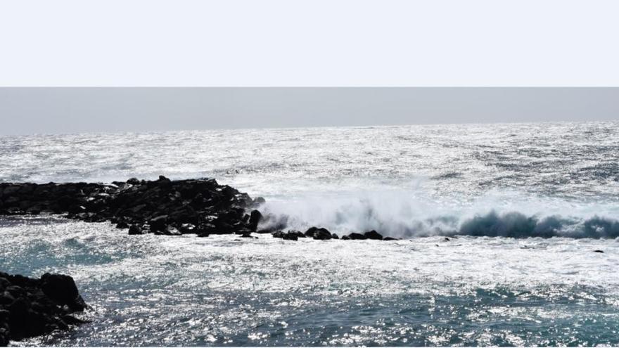 Oleaje, en la mañana de este sábado en la playa de El Jablillo, en Costa Teguise.