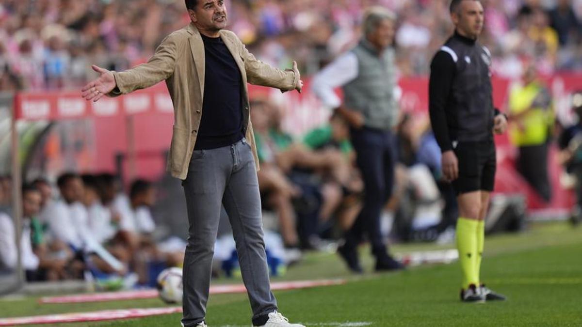 Míchel, entrenador del Girona, durante un partido en Montilivi de la pasada temporada.