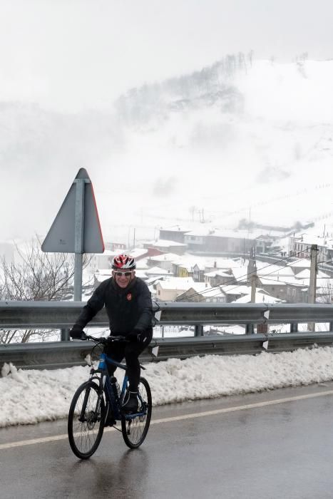 Gran nevada en Pajares el sábado por el temporal de nieve.