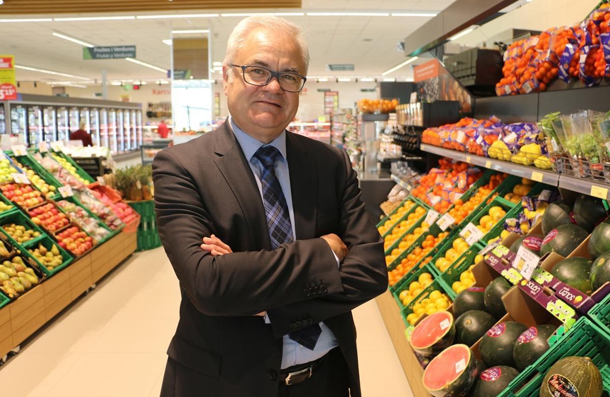 José Juan Fornés, director general de Masymas, en uno de los supermercados de la empresa.