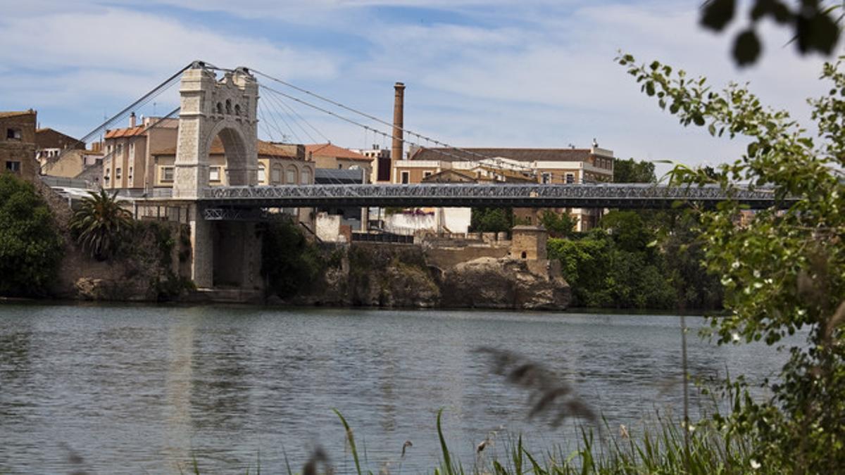 Puente colgante de Amposta sobre el Ebro.