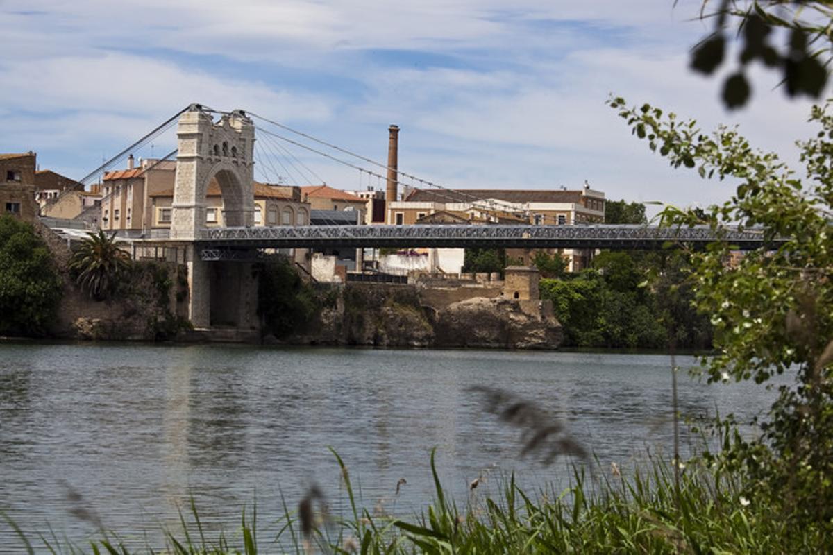 Pont suspès d’Amposta sobre l’Ebre.