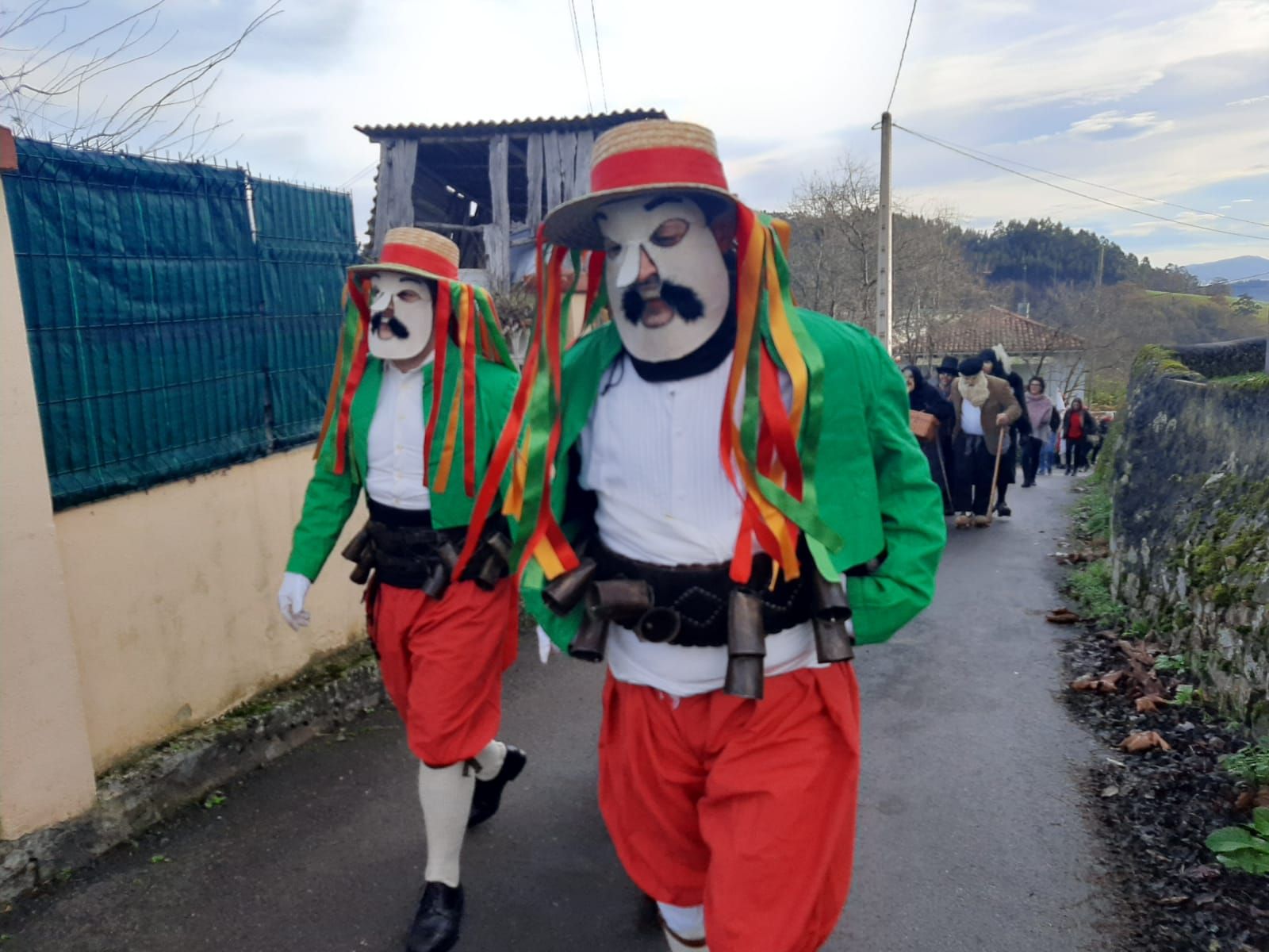 Los Aguilandeiros recorren San Xuan de Villapañada: así ha sido su recorrido por la parroquia moscona