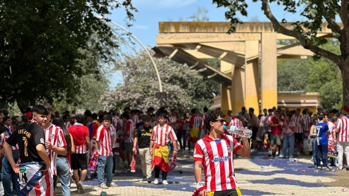 Vídeo | Aficionados del Atlético de Madrid toman La Alameda