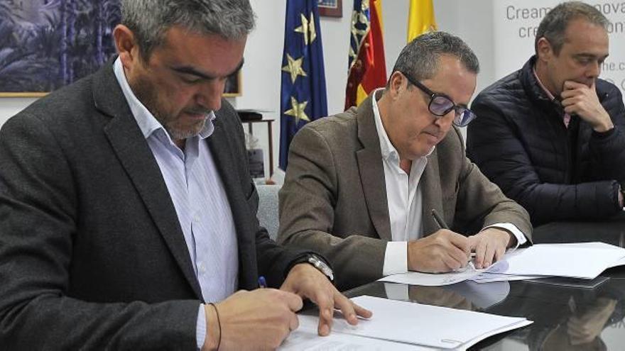 José Javier García y Joaquín Marhuenda ayer en el CEEI.