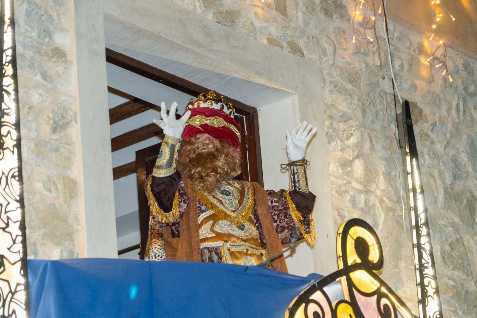 La Vila Joiosa recibe a los Reyes Magos por la puerta grande