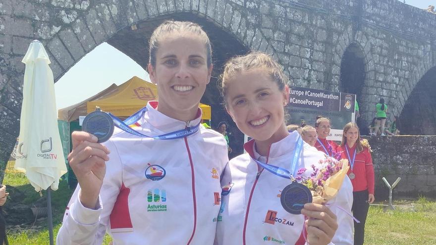 Eva Barrios e Irati Osa tras lograrel bronce en el Europeo