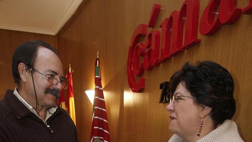 Luis González, el editor, junto a la autora del libro, María Angeles Martín Ferrero