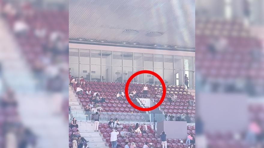 Apagón en el Mutua Madrid Open: una mujer canta desde las gradas y el público se une