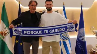 El Málaga CF renueva al lateral del filial Ángel Mateo