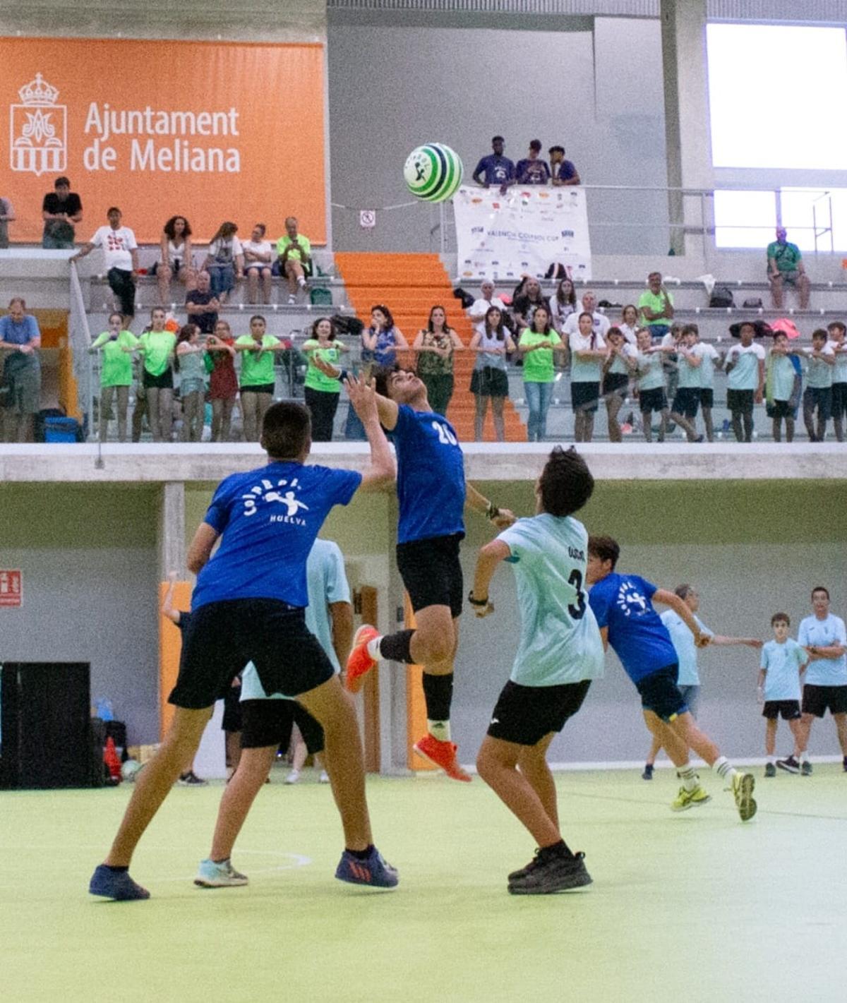 Momento de un partido de colpbol.
