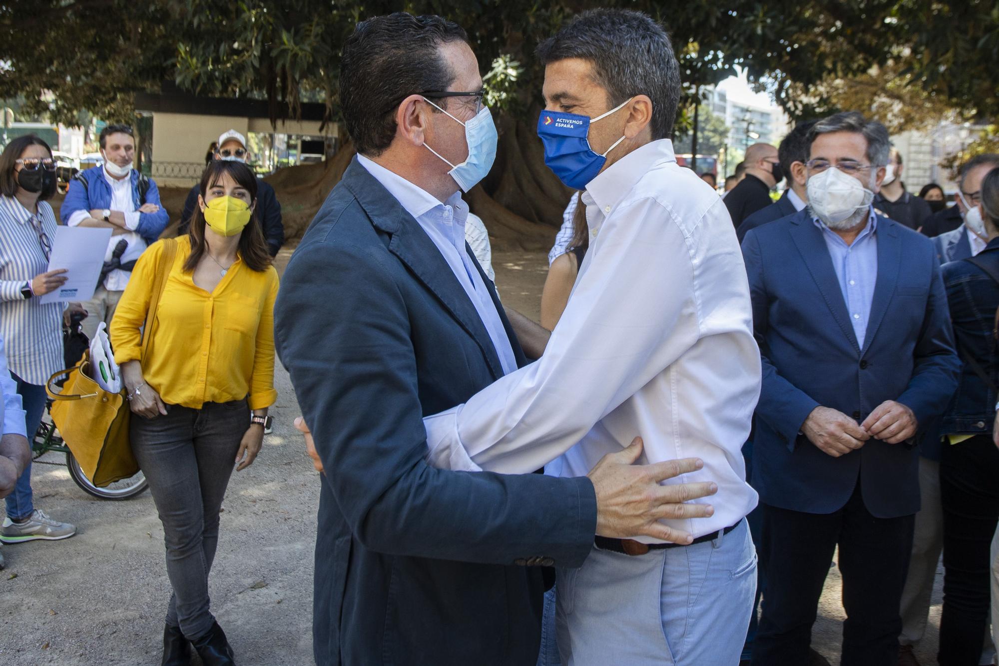 Carlos Mazón se rodea de caras conocidas en la presentación de su candidatura