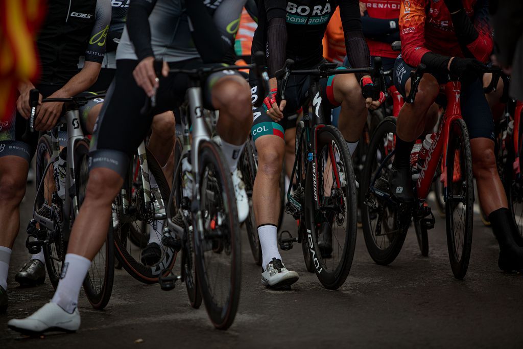 Salida de la Vuelta Ciclista a la Región de Murcia en San Javier