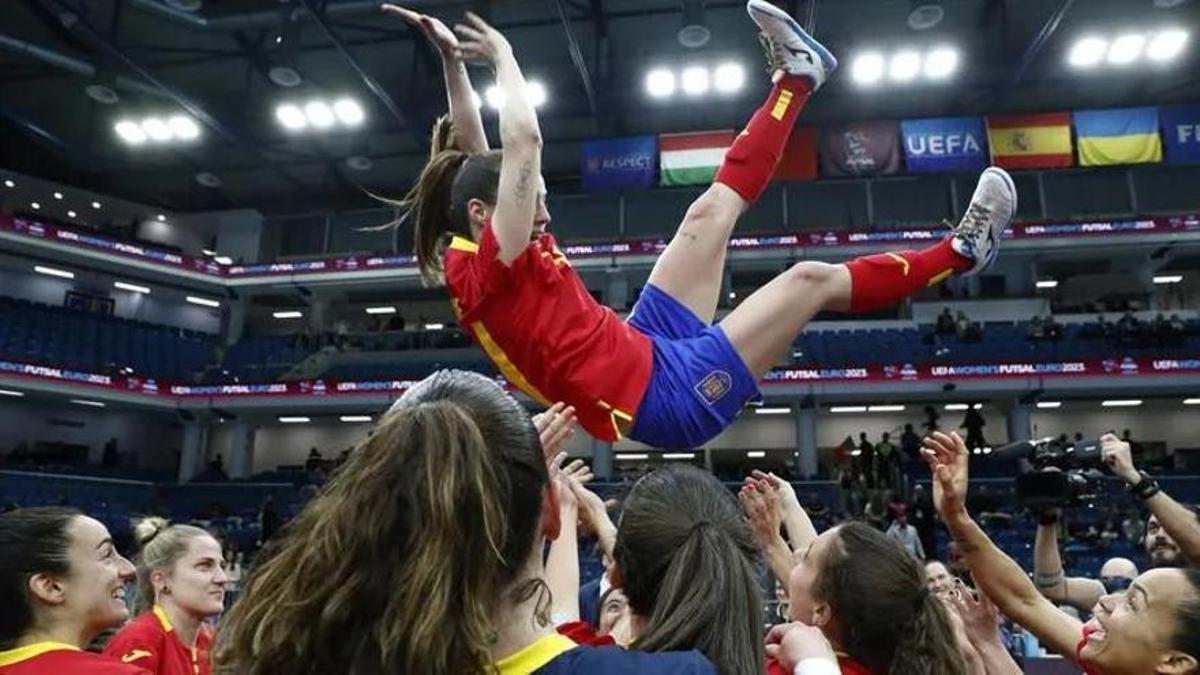 'Peque', durante su celebración como centenaria de la selección española femenina.