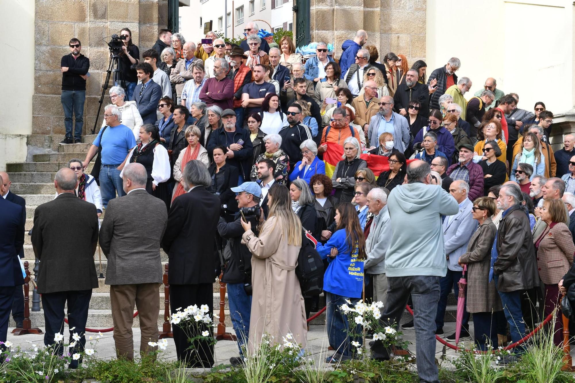 Recepción e enterro dos restos do pintor Francisco Miguel