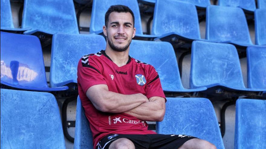El delantero del CD Tenerife Joselu Moreno cumplió ayer 29 años de edad.