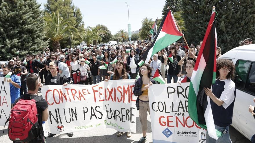 Así ha sido la manifestación contra el ataque nazi a los acampados a favor de Palestina en la UIB