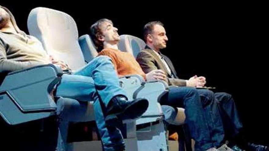 Un momento de &quot;El hombre almohada&quot;, de la compañía gallega Il Maquinario Teatro.