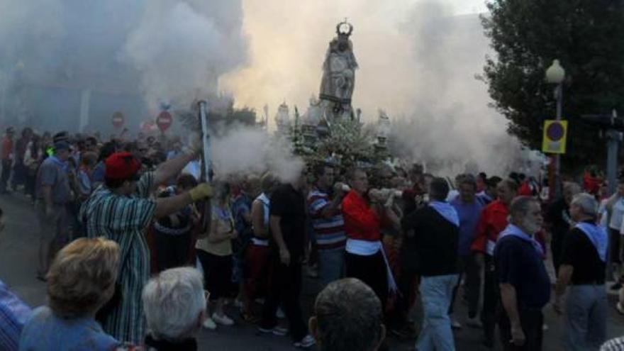 Pólvora y devoción para despedir a La Morenica