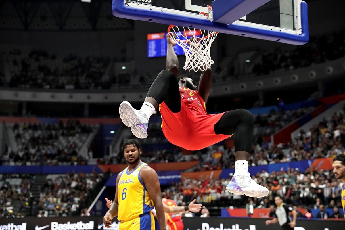 Jakarta (Indonesia), 28/08/2023.- Usman Garuba of Spain in action during the FIBA Basketball World Cup 2023 group stage match between Brazil and Spain in Jakarta, Indonesia, 28 August 2023. (Baloncesto, Brasil, España) EFE/EPA/ADI WEDA