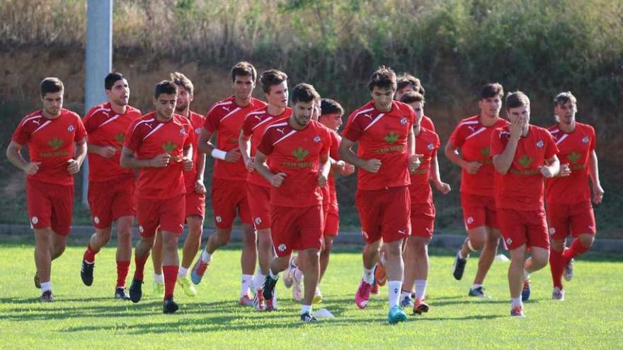 Los jugadores realizan carrera continúa.