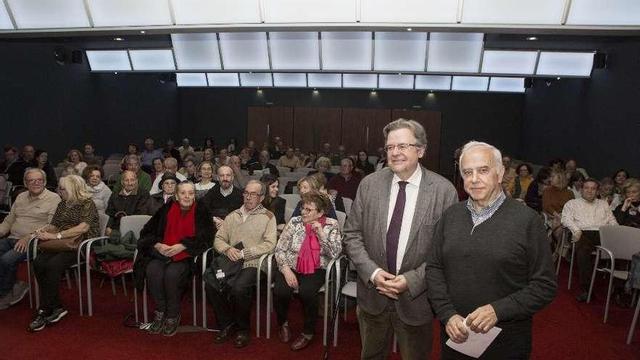 Antonio Sitges-Serra, con Pere Casan, jefe de Neumología del HUCA.