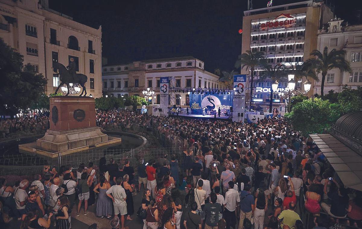 Plaza de Las Tendillas, durante la Noche Blanca del Flamenco de 2025.