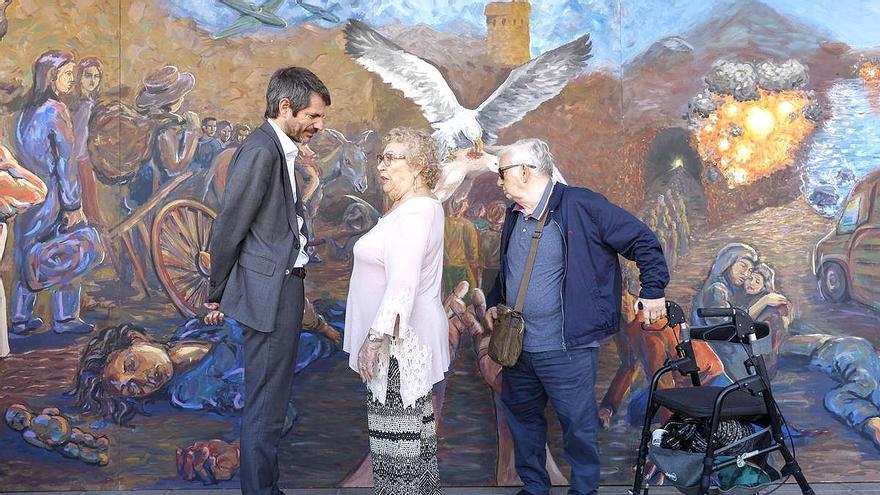 Un mural creado por alumnos de la Cala del Moral recuerda a las víctimas de la Desbandá de Málaga en 1937