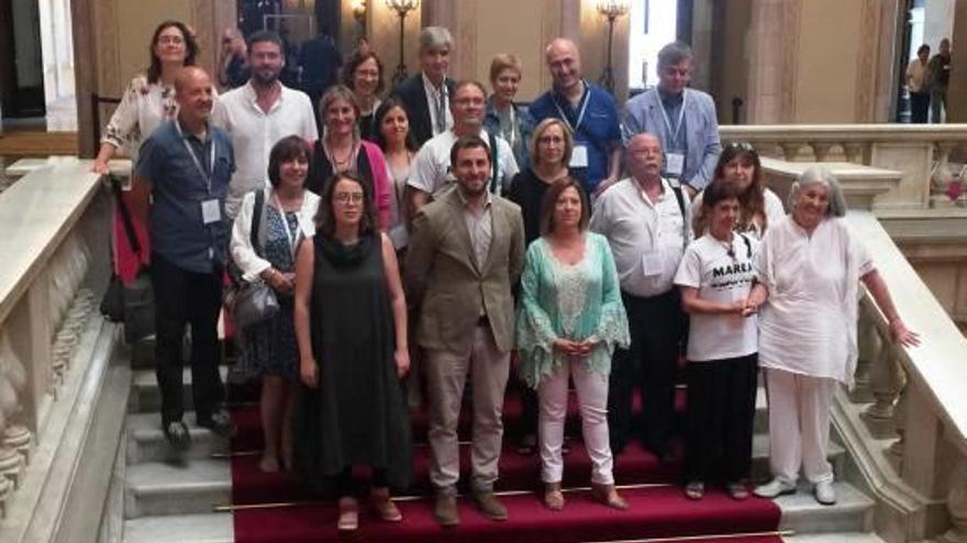 Foto de família del dia que el Parlament va aprovar la llei de sanitat universal, amb els vots favorables de Junts pel Sí, PSC, Catalunya Sí que es Pot i la CUP; l&#039;abstenció de Ciutadans i el rebuig del PP.