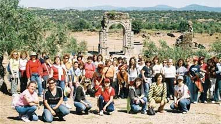 Alumnas de ayuda a domicilio visitan Cáparra