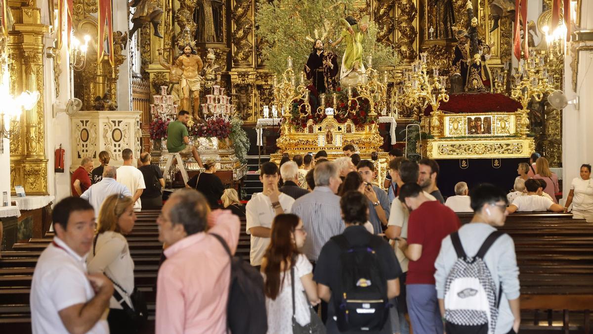 Preparativos y visitas a las iglesias del Magno Vía Crucis