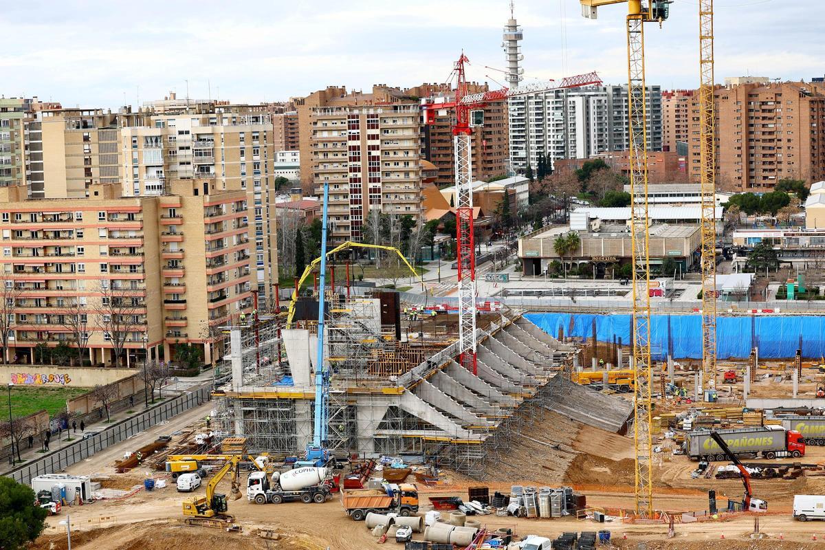 La estructura del Gol Sur ya levanta varios metros del suelo.