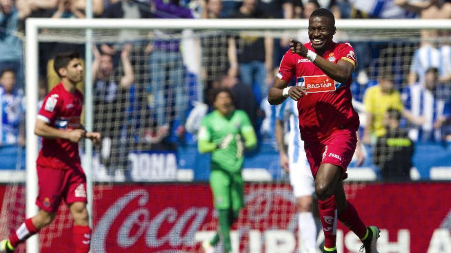 Pape Diop celebra su gol.