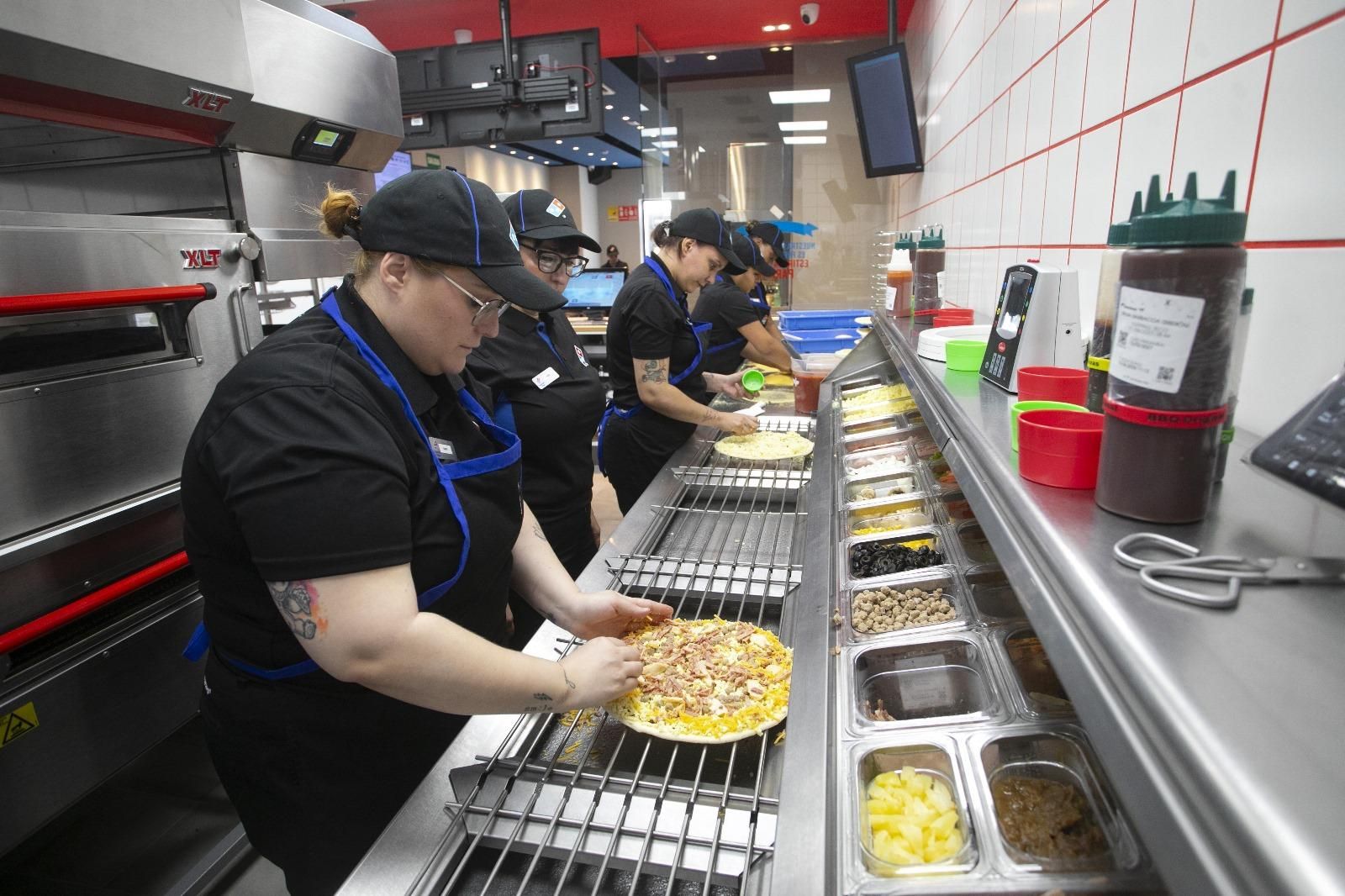 Inauguración de la nueva tiena de Domino's Pizza en València